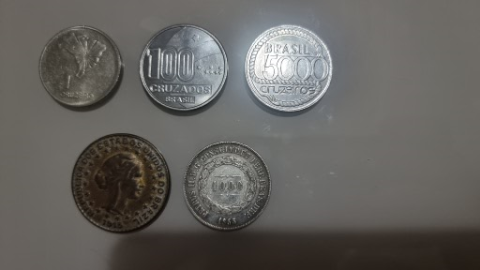 Vendo coleção de notas e moedas antigas